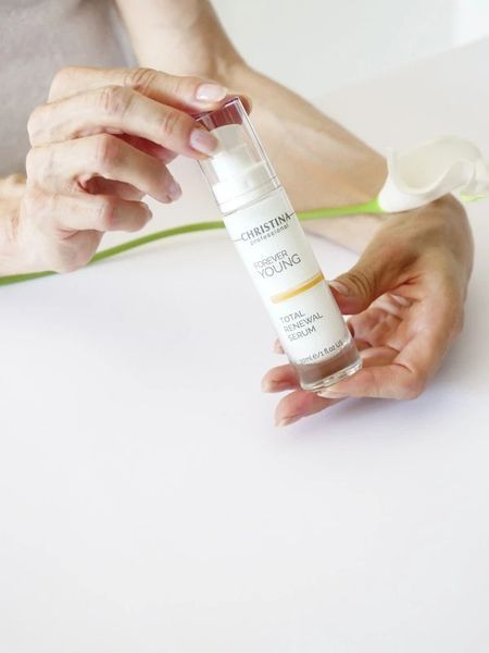 Омолоджувальна сироватка Total Renewal Serum Forever Young Christina 30 мл CHR209 - магазин професійної косметики SELENAVI